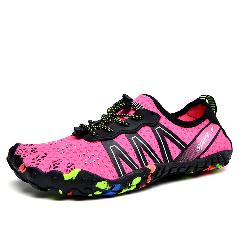Pinkfarbener Sportschuh, atmungsaktiv, mit bunten Sohlen, ideal für Outdoor-Aktivitäten.