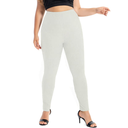 Frau in grauer Leggings, hohe Taille, elastisch, modisch, bequem, Damenbekleidung.