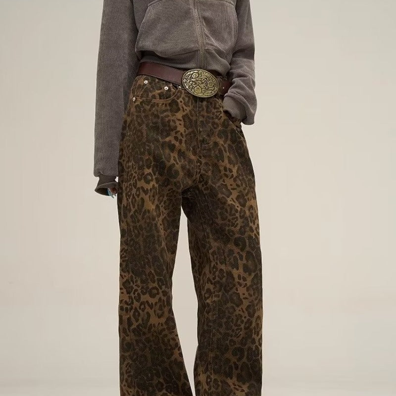 Damenhose mit Leopardenmuster, braun, weites Bein, modisch, lässig, Vintage-Stil.