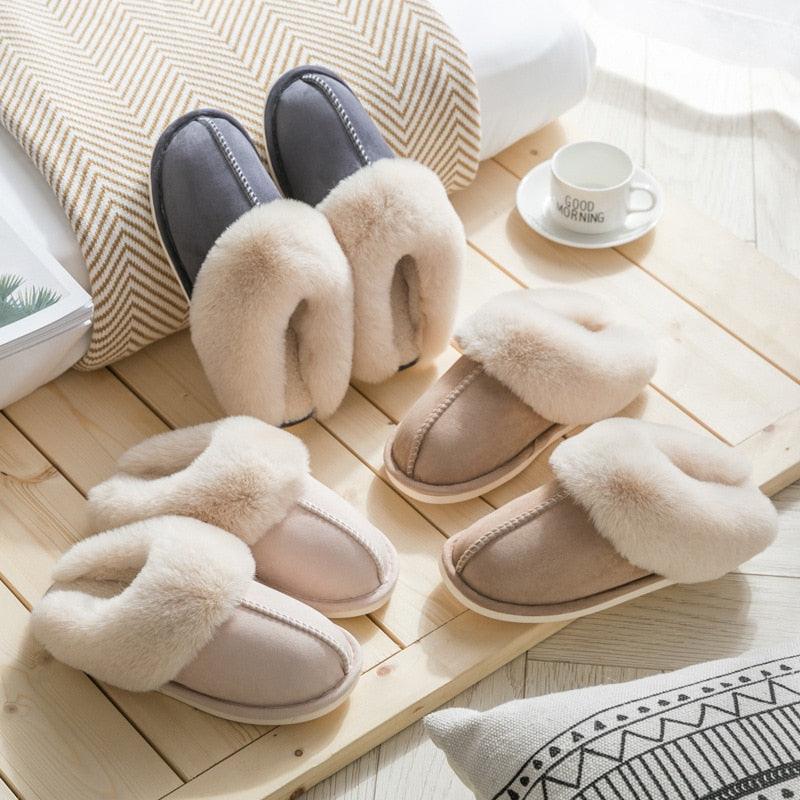 Damen Hausschuhe aus Plüsch, beige und grau, warm, gemütlich, rutschfest, Wintermode.