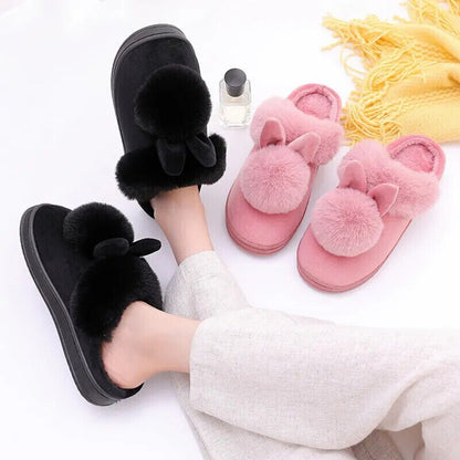 Schwarze und rosa Plüsch-Hausschuhe mit Pompons und Ohren, Damenmode, gemütlich, warm.