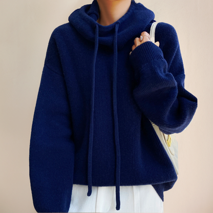 Dunkelblauer Damenpullover mit Kapuze, Strick, lässig, warm, Herbstmode, gemütlich.