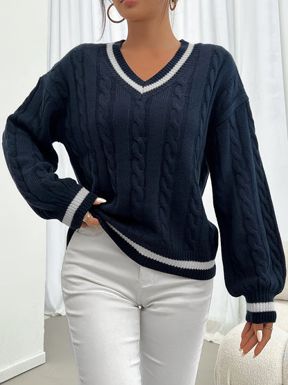 Dunkelblauer Zopfmuster-Pullover, V-Ausschnitt, Damenmode, Strick, elegant, lässig.