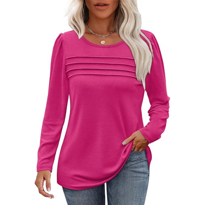 Frau in pinkem Langarmshirt mit Falten, lässig, modisch, Damenmode, Freizeitkleidung.
