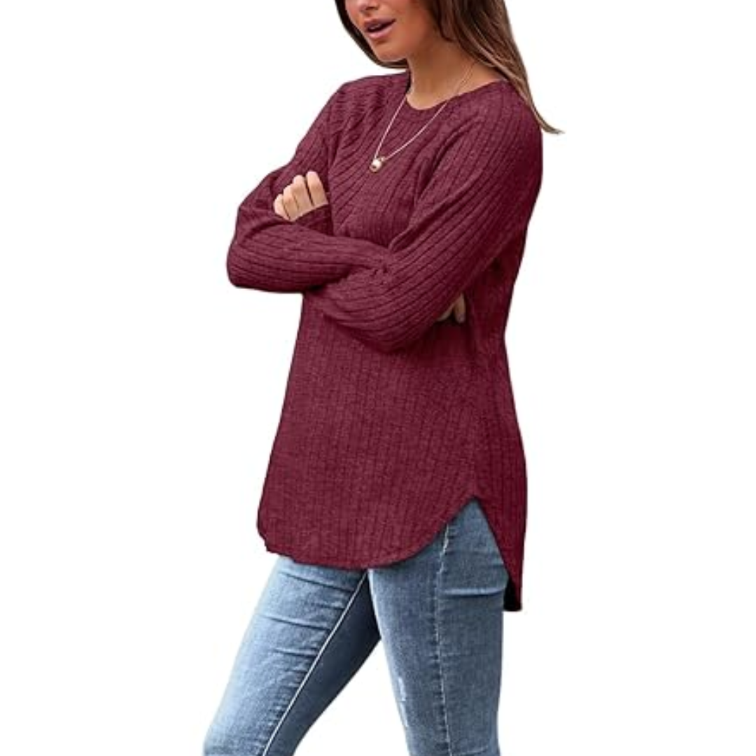 Frau in rotem Strickpullover und blauer Jeans, lässige Herbstmode, Damenbekleidung.