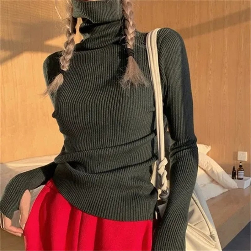 Damen Rollkragenpullover, dunkelgrün, gerippt, langärmelig, modisch, Herbstmode.