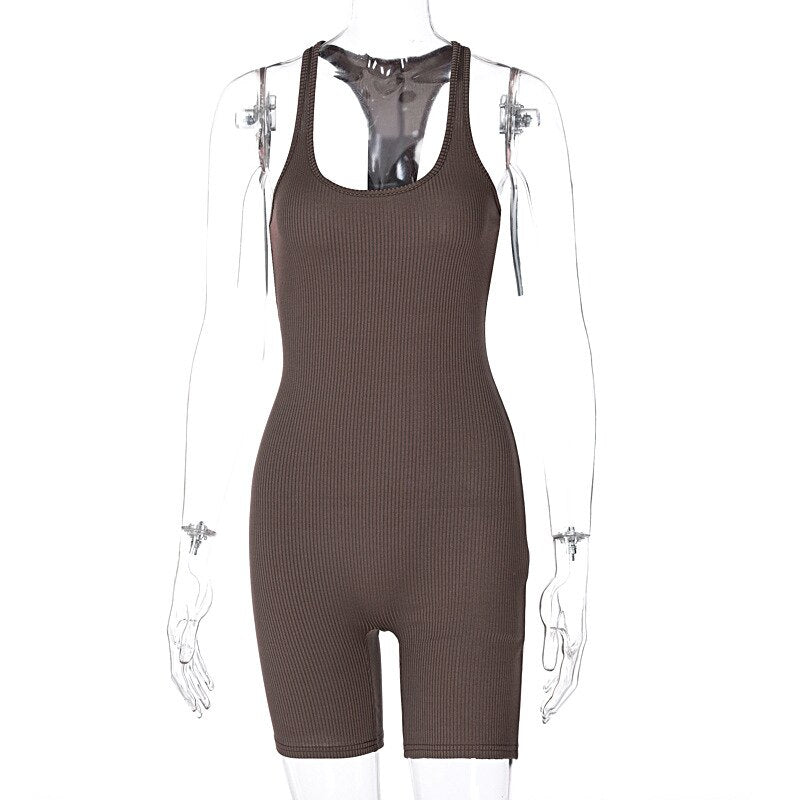 Brauner gerippter Jumpsuit Damen, ärmellos, eng anliegend, modisch, Freizeitkleidung.