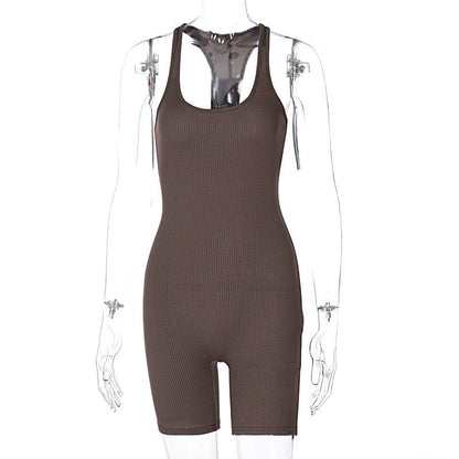 Brauner gerippter Jumpsuit Damen, ärmellos, eng anliegend, modisch, Freizeitkleidung.