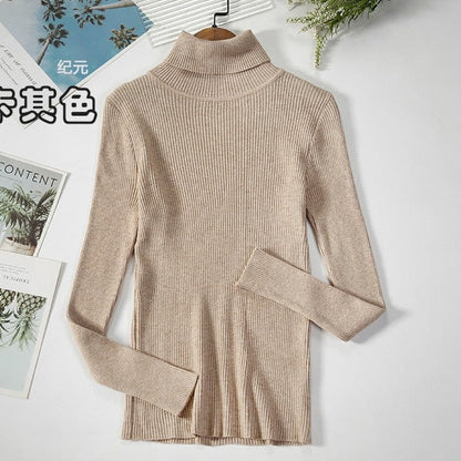 Beiger Rollkragenpullover Damen, gerippt, langärmelig, Herbstmode, weiches Material.