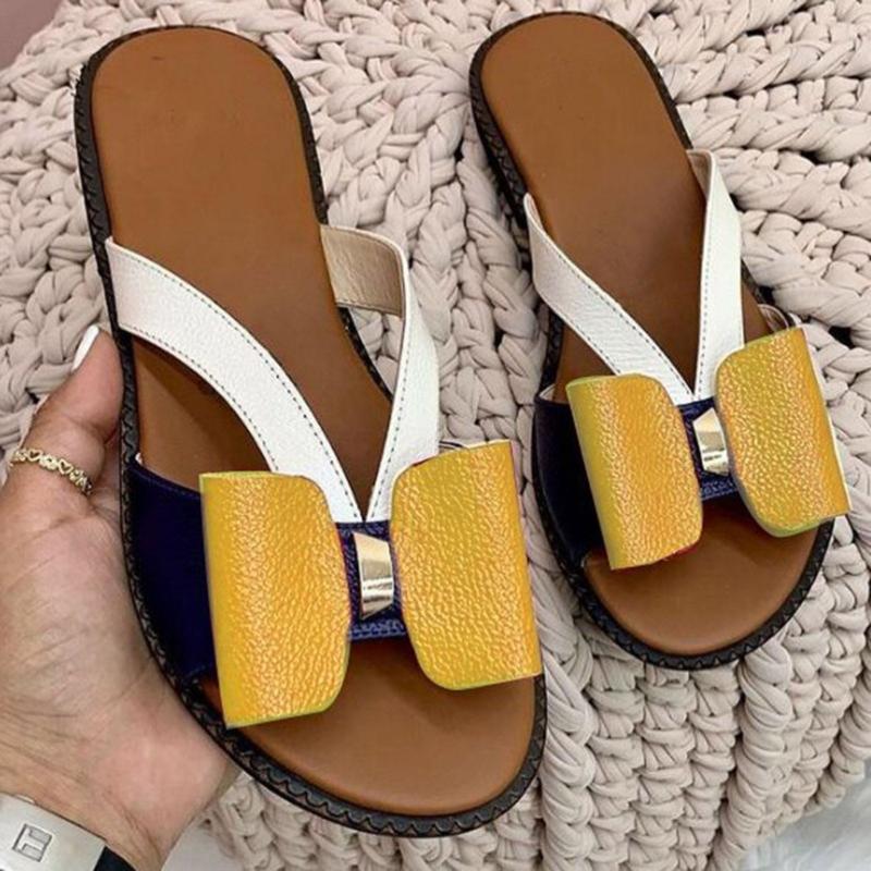 Damen-Sandalen mit gelber Schleife, braunem Fußbett, weißem Riemen, modisch, bequem.