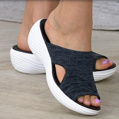 Damen Sandalen, grau, atmungsaktiv, rutschfest, bequem, mit dicker weißer Sohle.