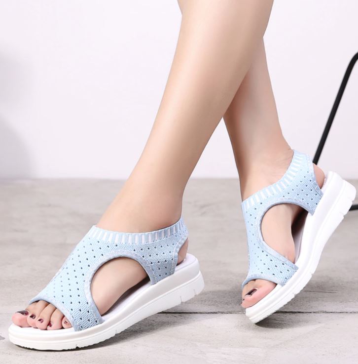 Damen Sandalen, hellblau, atmungsaktiv, Strickmaterial, weiße Sohle, Sommermode.