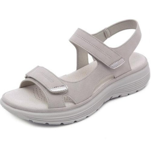 Beige orthopädische Sandale mit Fußgewölbestütze, Klettverschluss, rutschfeste Sohle.