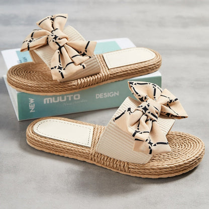 Beige Damen-Sandalen mit Schleife, geflochtene Sohle, Sommermode, Muuto Design.