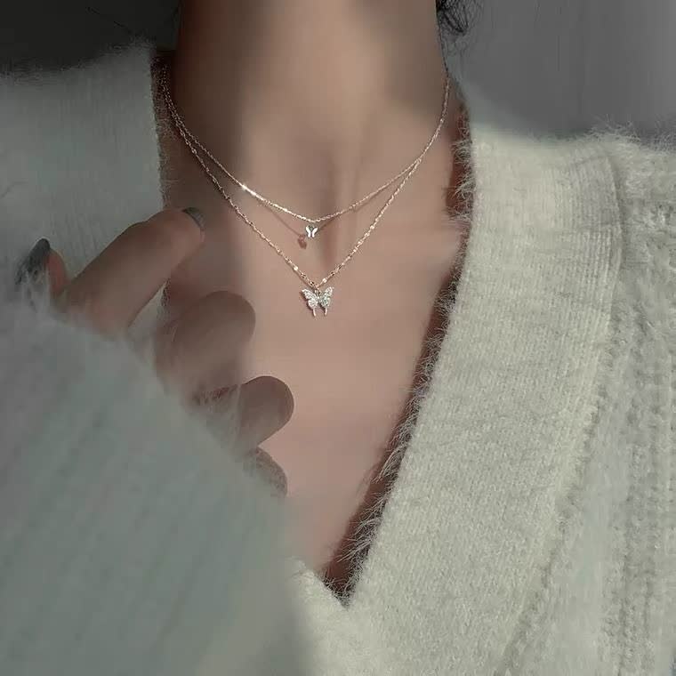 Damenhalskette mit Schmetterlingsanhänger, Silber, elegantes Design, modischer Schmuck.