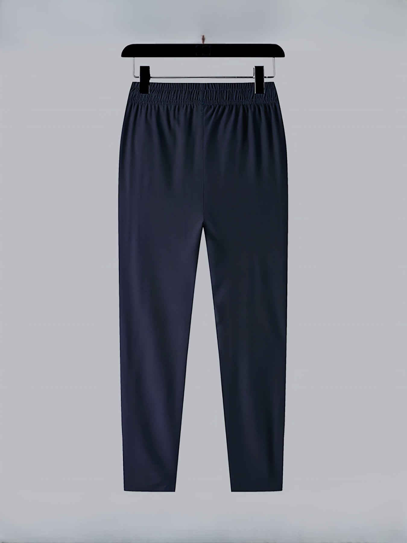 Dunkelblaue Jogginghose aus Baumwolle, elastischer Bund, bequeme Sportbekleidung für Herren.