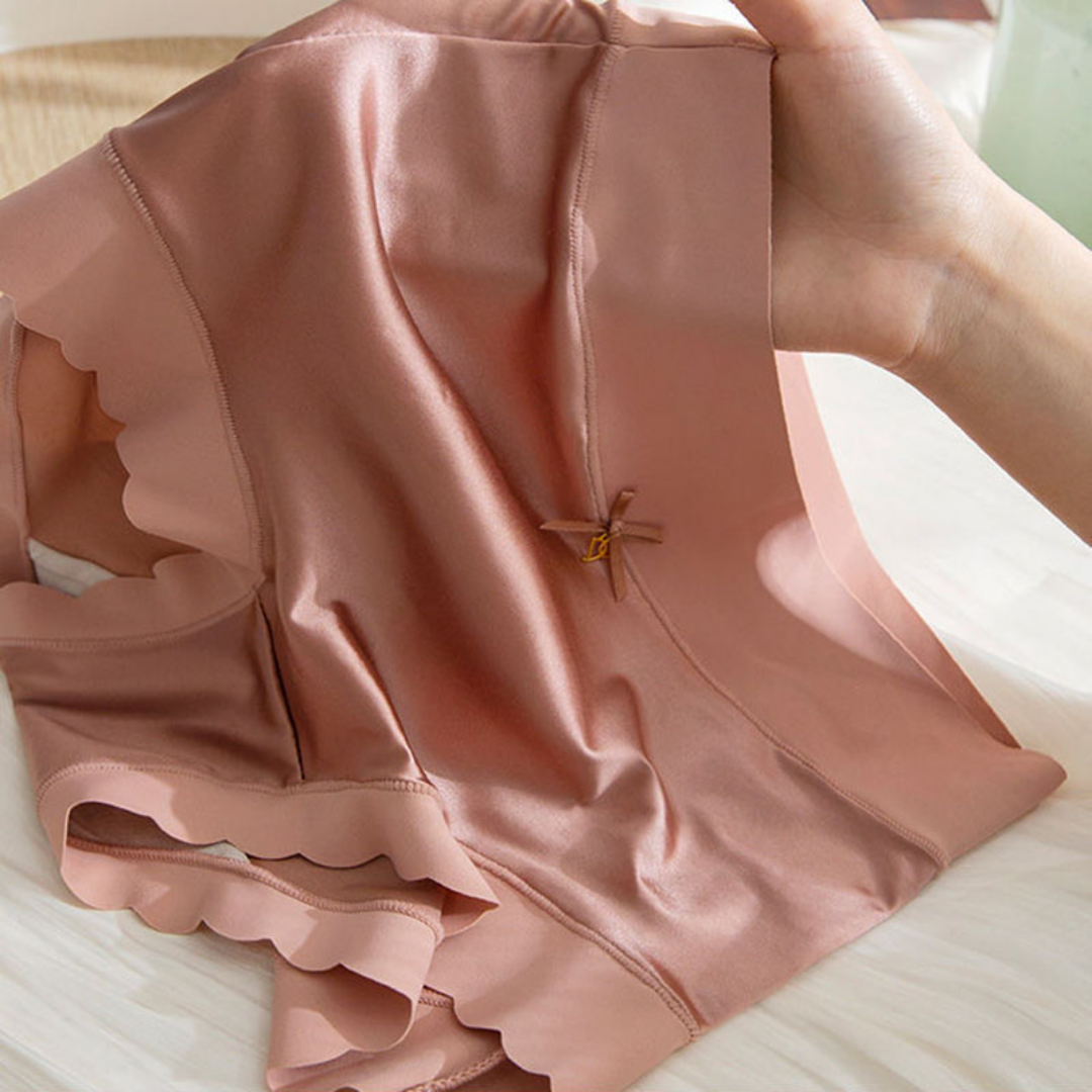Damenunterwäsche aus Seide in Rosa mit Schleife, weiches Material, komfortabel, elegant.