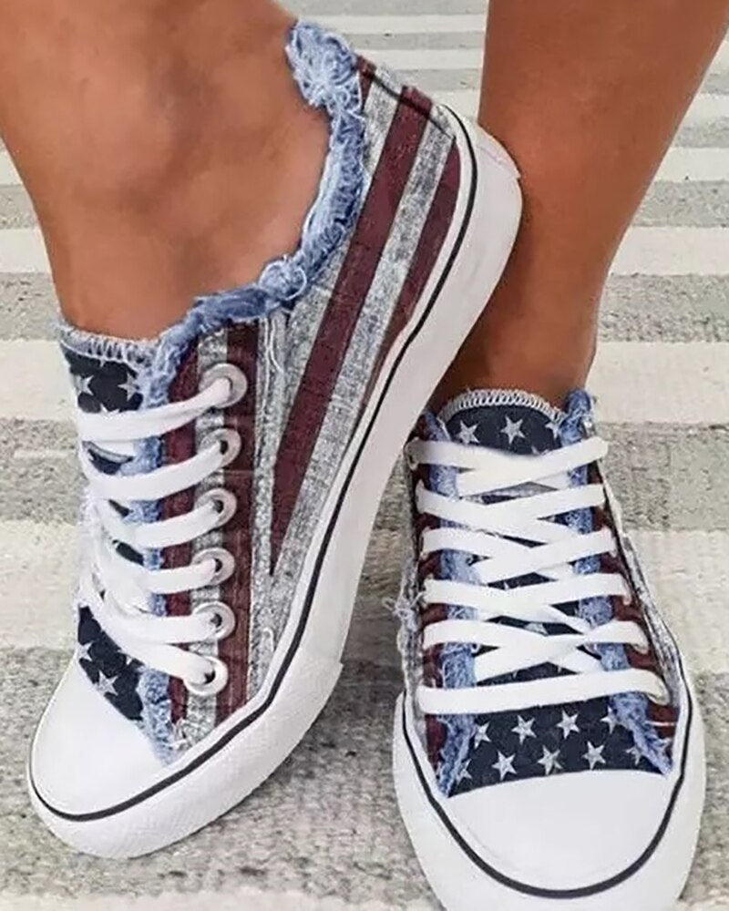 Damen-Sneaker mit USA-Flaggenmuster, rot-blau-weiß, lässig, Denim-Optik, Schnürschuhe.