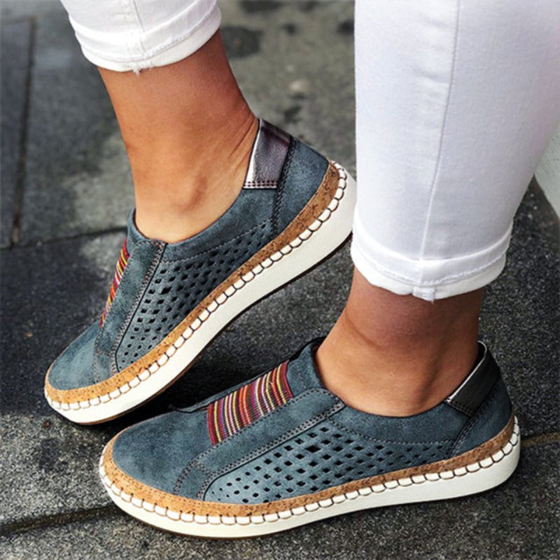 Damen-Sneaker, blau, Leder, perforiert, bunte Streifen, bequem, modisch, Freizeitschuh.