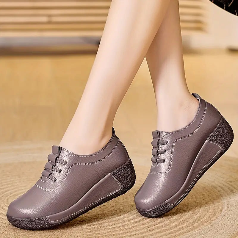 Damen Sneaker, grau, Leder, rutschfeste Sohle, bequem, modisch, Freizeit, Schuhe.