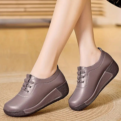 Damen Sneaker, grau, Leder, rutschfeste Sohle, bequem, modisch, Freizeit, Schuhe.