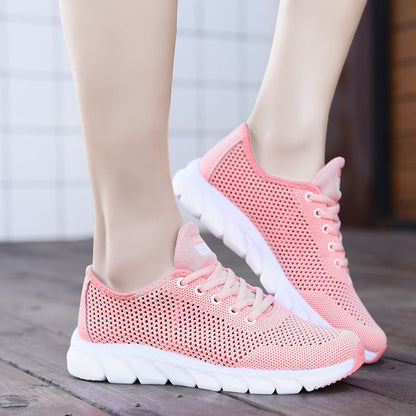 Rosa Damen-Sneaker aus Mesh, atmungsaktiv, mit weißer Sohle, ideal für Sport und Freizeit.