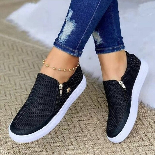 Schwarze Damen-Sneaker, atmungsaktiv, Slip-On, Frühling/Sommer, mit weißer Sohle.