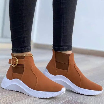 Damen Sneaker Stiefeletten, braun, mit weißer Sohle, modisch, bequem, Herbstschuhe.