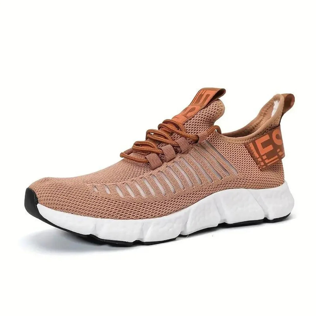 Brauner Sportschuh aus Mesh, atmungsaktiv, mit weißer Sohle, ideal für Laufen und Fitness.