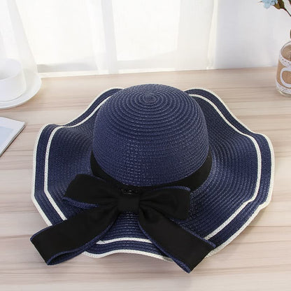 Damen Sonnenhut blau, breite Krempe, Schleife, Sommermode, Strandaccessoire, UV-Schutz.