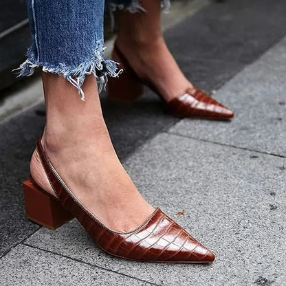 Damen Slingback Pumps, spitze Zehen, braun, mittlerer Blockabsatz, Vintage-Stil, Sommermode.