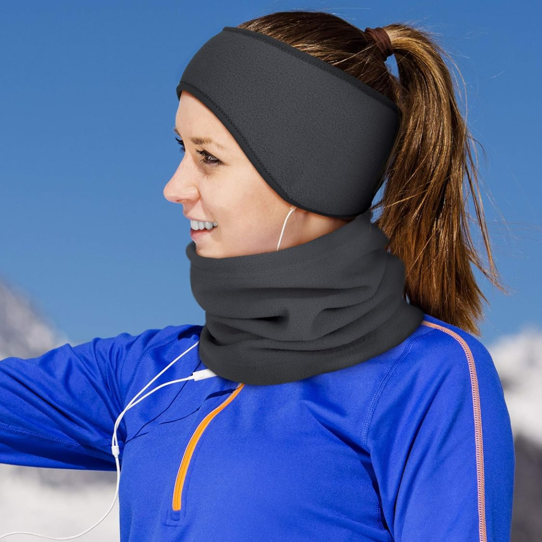 Frau mit grauem Stirnband und Schal, blaue Sportjacke, Outdoor, Winterkleidung, Kopfhörer.
