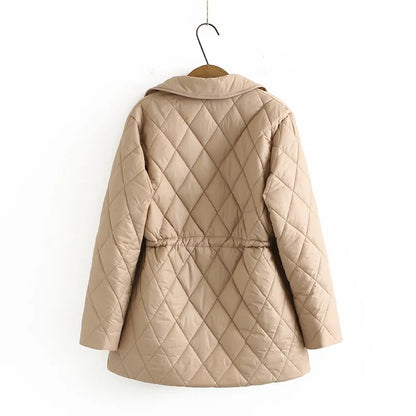 Beige gesteppter Damenmantel, wattiert, modisch, warm, Winterbekleidung, Rückansicht.