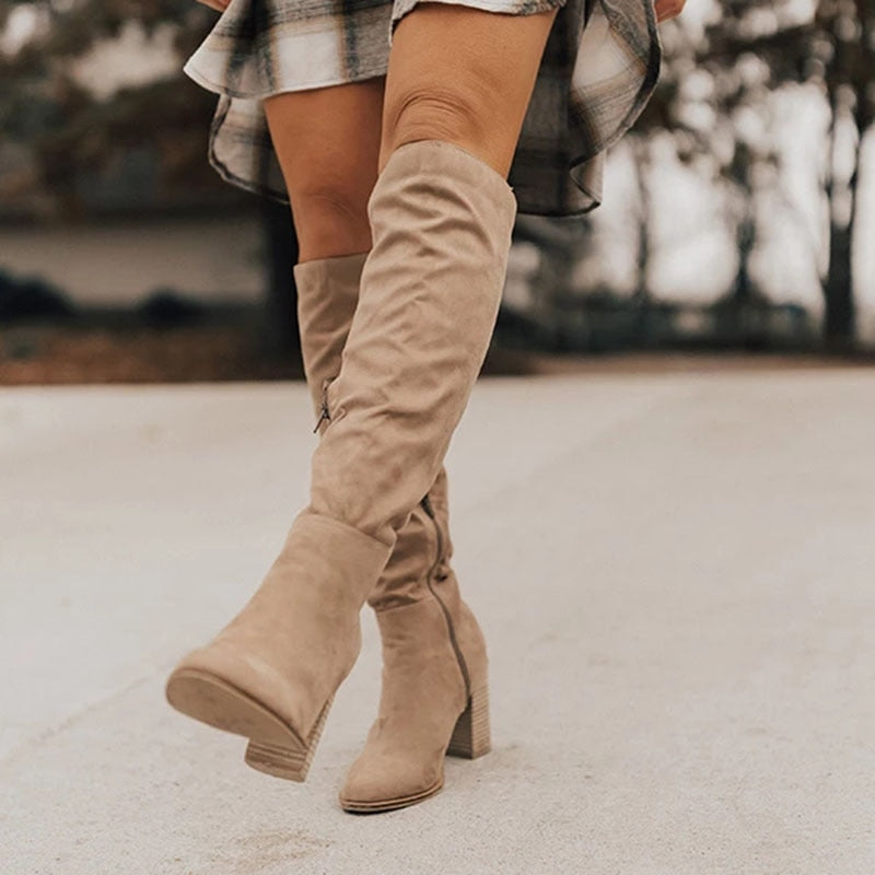 Damen Overknee-Stiefel beige Wildleder, Blockabsatz, Herbstmode, Outdoor, stilvoll.