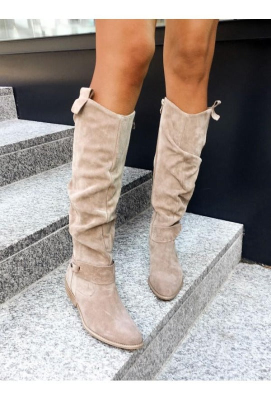 Damen Stiefel beige Wildleder kniehoch modisch elegant Treppe urban Herbstmode