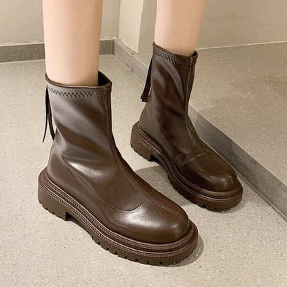 Braune Damenstiefel aus Leder mit dicker Sohle, modisch und robust, ideal für Herbstmode.