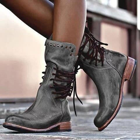 Elegante Damen-Lederstiefel, grau, mit Schnürung und Nieten, modisch und robust.
