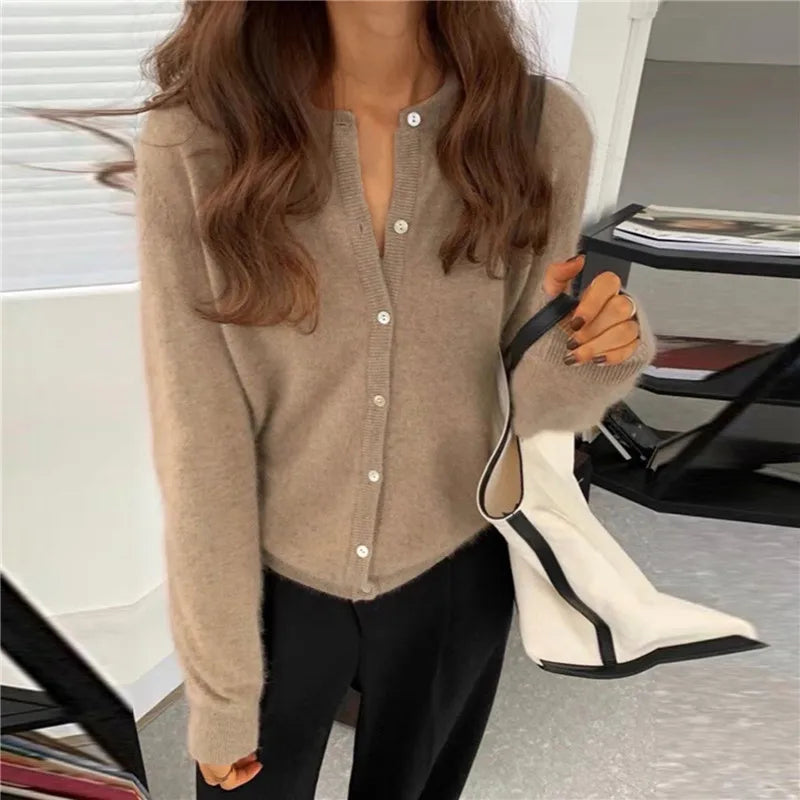 Damen Strickjacke beige, O-Ausschnitt, lange Ärmel, Knöpfe, lässig, Frühling Herbst Mode.