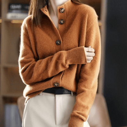Damen Strickjacke aus braunem Kaschmir, Knopfleiste, elegantes Design, Herbstmode.