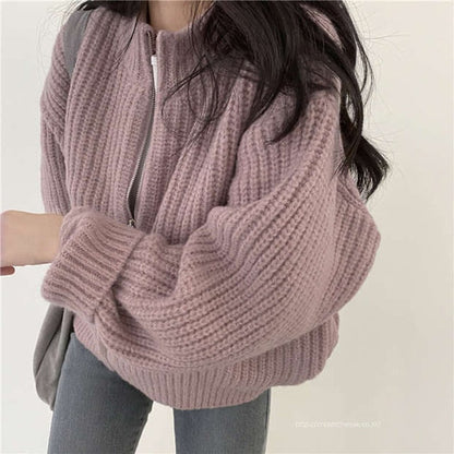 Damen Strickjacke rosa, Reißverschluss, Stehkragen, lässig, modisch, Herbstmode.