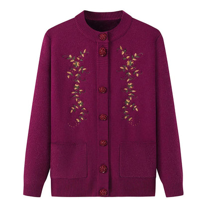 Damen Strickjacke lila, Blumenmuster, Knöpfe, Taschen, Herbstmode, gemütlich, elegant.