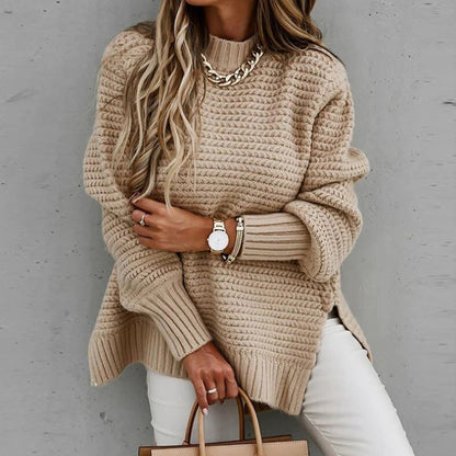 Damen Strickpullover beige, modisch, bequem, Herbstmode, Kettenhalskette, Armbanduhr, Handtasche.