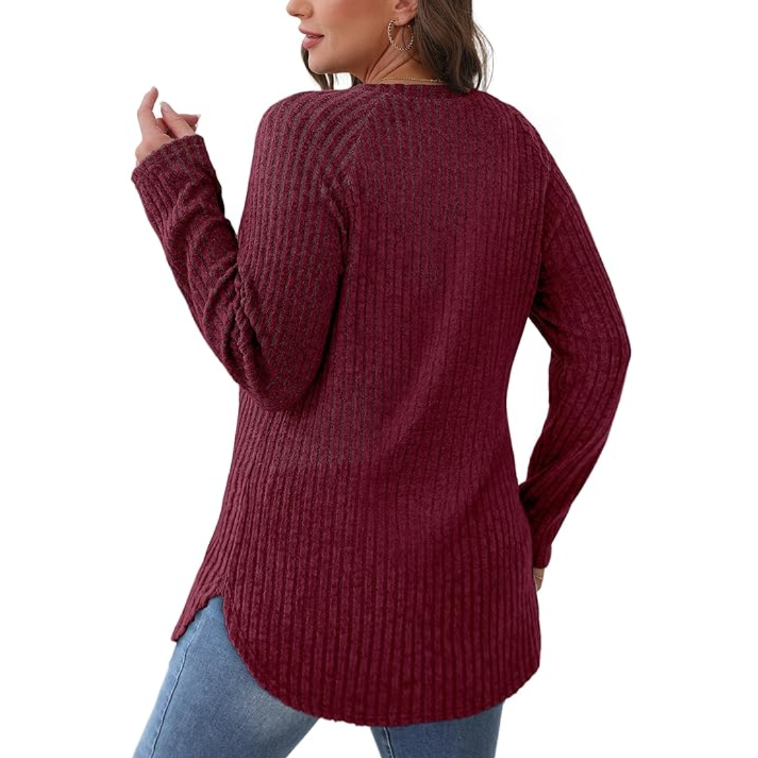 Frau in rotem Strickpullover, Rückansicht, lässig, Herbstmode, Damenbekleidung, Jeans.
