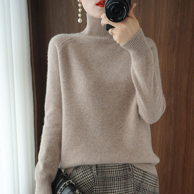 Damen Rollkragenpullover, beige, lange Ärmel, weiches Material, modisch, elegant, Herbstmode.