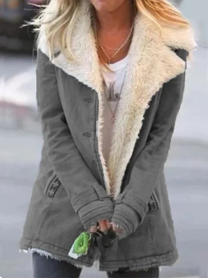 Damen Winterjacke grau mit weißem Kunstfellkragen, modisch, warm, lässig.