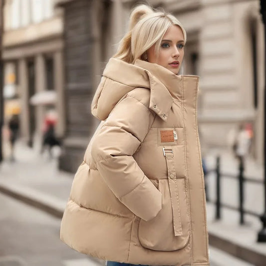 Damen Winterjacke beige, Kapuze, dick, warm, winddicht, Daunenoptik, modisch, Straße.
