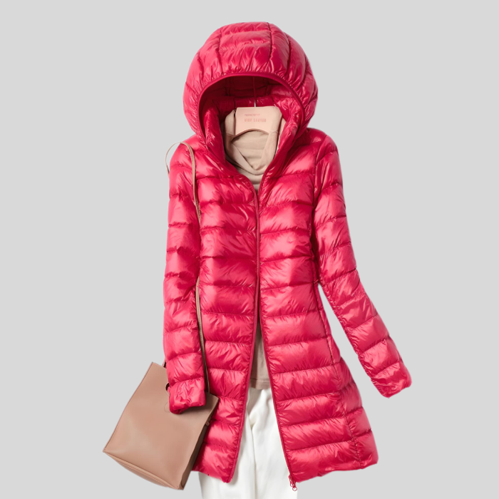Rote Damen-Daunenjacke mit Kapuze, modisch, warm, ideal für Winter, stilvoller Look.