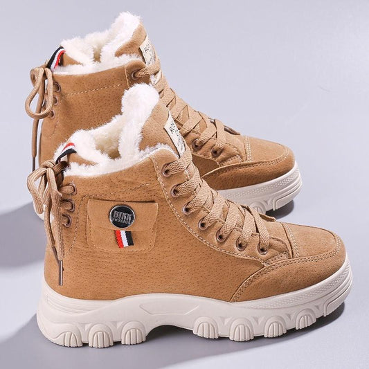 Beige Damen-Winterstiefel mit Fellfutter, rutschfeste Sohle, modisch und warm.