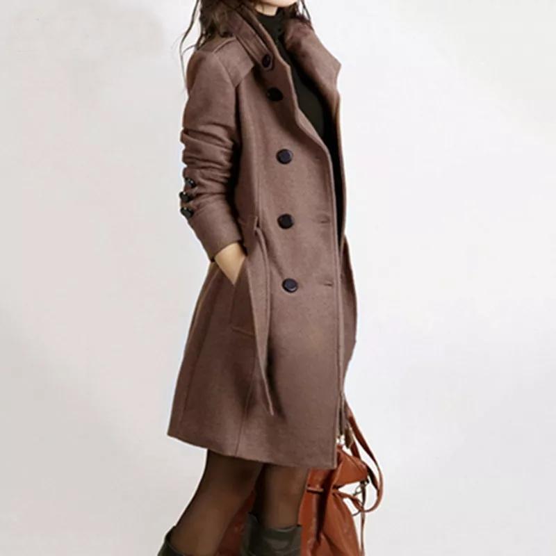 Damen-Wollmantel braun, doppelreihig, elegant, Herbstmode, mit Taschen, Knöpfen, klassisch.