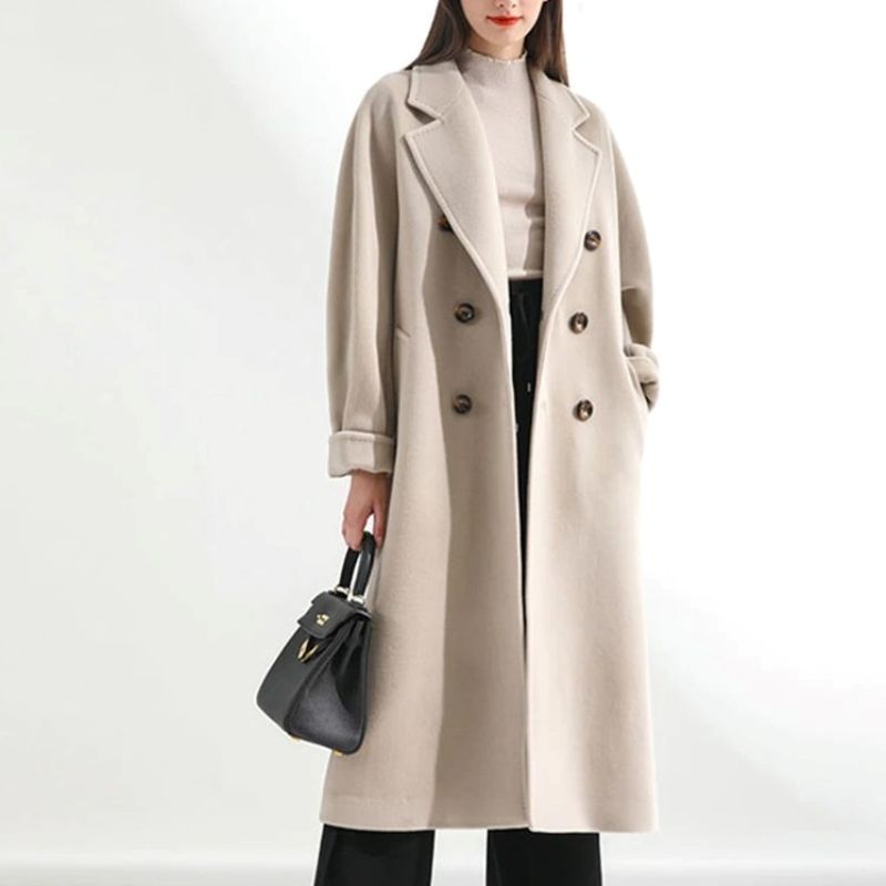 Damen-Wollmantel beige, doppelreihig, eleganter Herbst-Winter-Look, Modeaccessoire.
